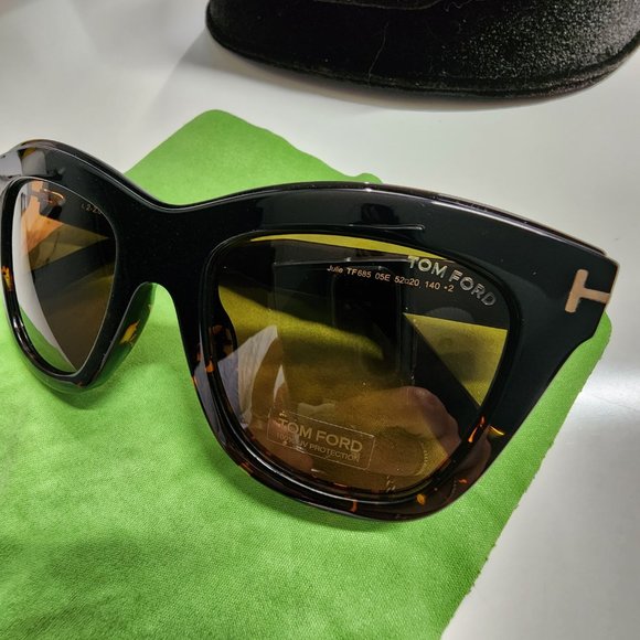 Like New Tom Ford Julie Sunglasses in Brown / Tortoise TF685 main image 4